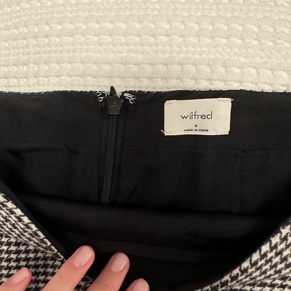 Aritzia Wilfred Classic Mini Skirt, Houndstooth (4) - Picture 2 of 5